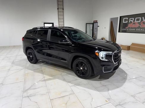 Used 2024 GMC Terrain SLE w/ Driver Convenience Package FWD image 3