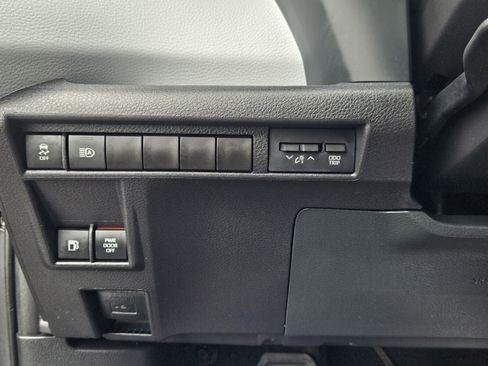 Certified 2025 Toyota Sienna XLE FWD image 17