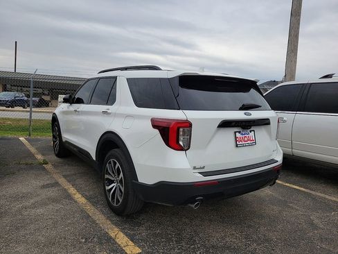 Used 2023 Ford Explorer ST-Line image 3