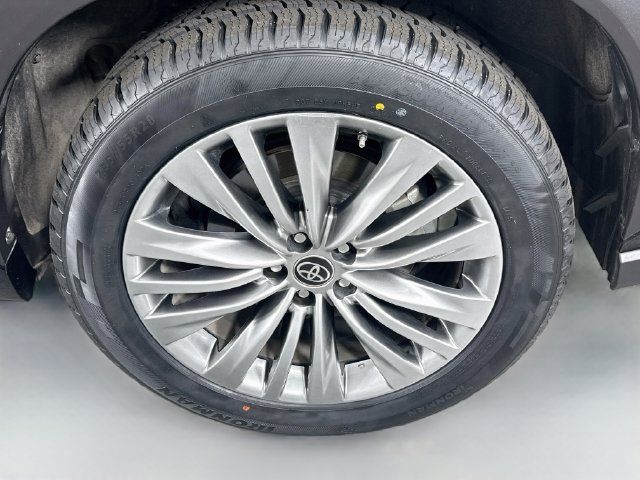 Used 2023 Toyota Highlander Platinum FWD image 32