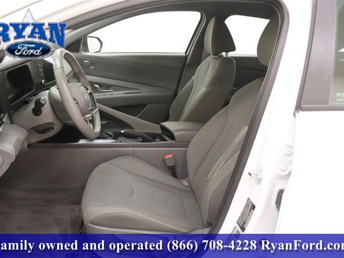 Used 2025 Hyundai Elantra Sport image 9