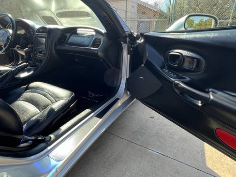 Used 2001 Chevrolet Corvette Coupe w/ Preferred Equipment Group2 image 27