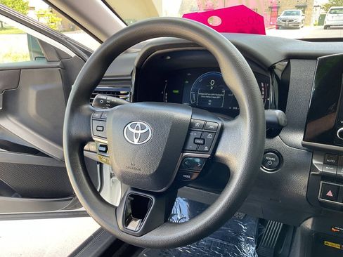 Used 2025 Toyota Camry LE FWD image 18
