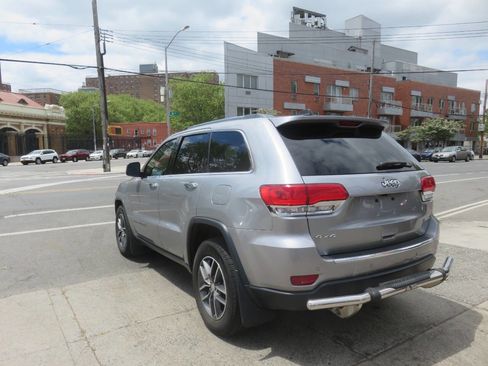Used 2018 Jeep Grand Cherokee Limited AWD/4WD image 5