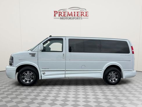 Used 2021 Chevrolet Express 2500 LS w/ Enhanced Convenience Package RWD image 4