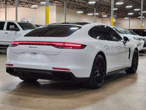 Used 2022 Porsche Panamera image 8