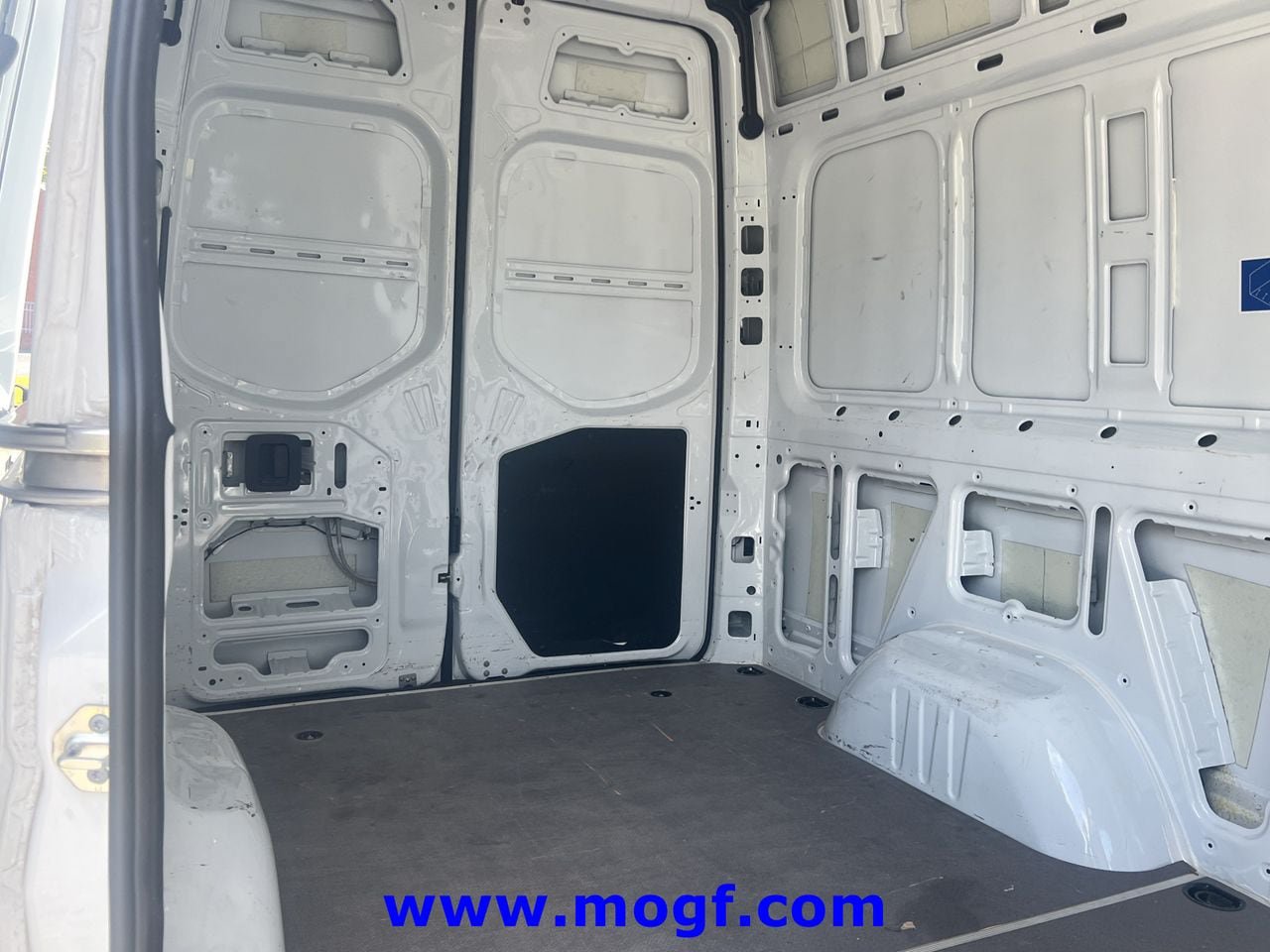 Used 2025 Mercedes-Benz Sprinter 2500 image 20