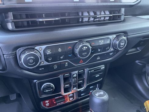 New 2026 Jeep Wrangler Unlimited Rubicon AWD/4WD image 29