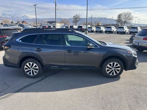 Used 2023 Subaru Outback Premium image 2
