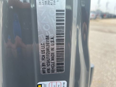 Used 2021 Jeep Gladiator Overland AWD/4WD image 31