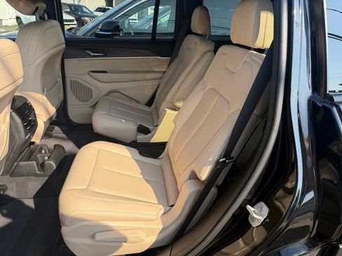 Used 2025 Jeep Grand Cherokee L Limited AWD/4WD image 10