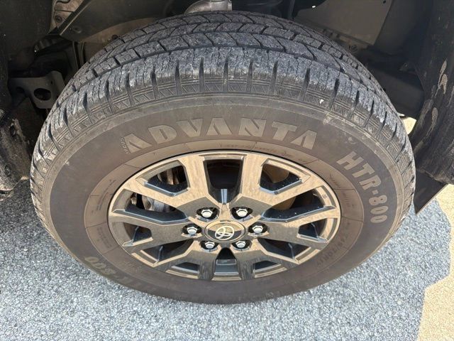 Used 2025 Toyota 4Runner SR5 AWD/4WD image 13