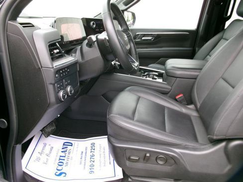 Used 2025 Chevrolet Suburban Z71 AWD/4WD image 15