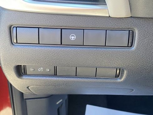 Used 2023 Nissan Rogue SV image 26