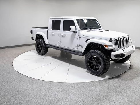 Used 2021 Jeep Gladiator Overland image 25