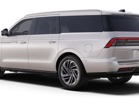 New 2025 Lincoln Navigator L Reserve image 25