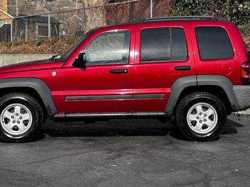 Used 2007 Jeep Liberty Sport image 2