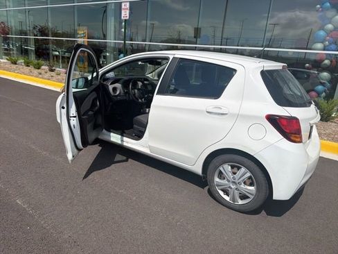 Used 2017 Toyota Yaris L image 18