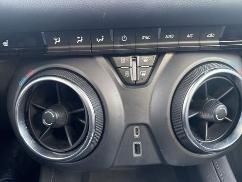 Used 2019 Chevrolet Blazer LT w/ Sun and Wheels Package FWD image 33