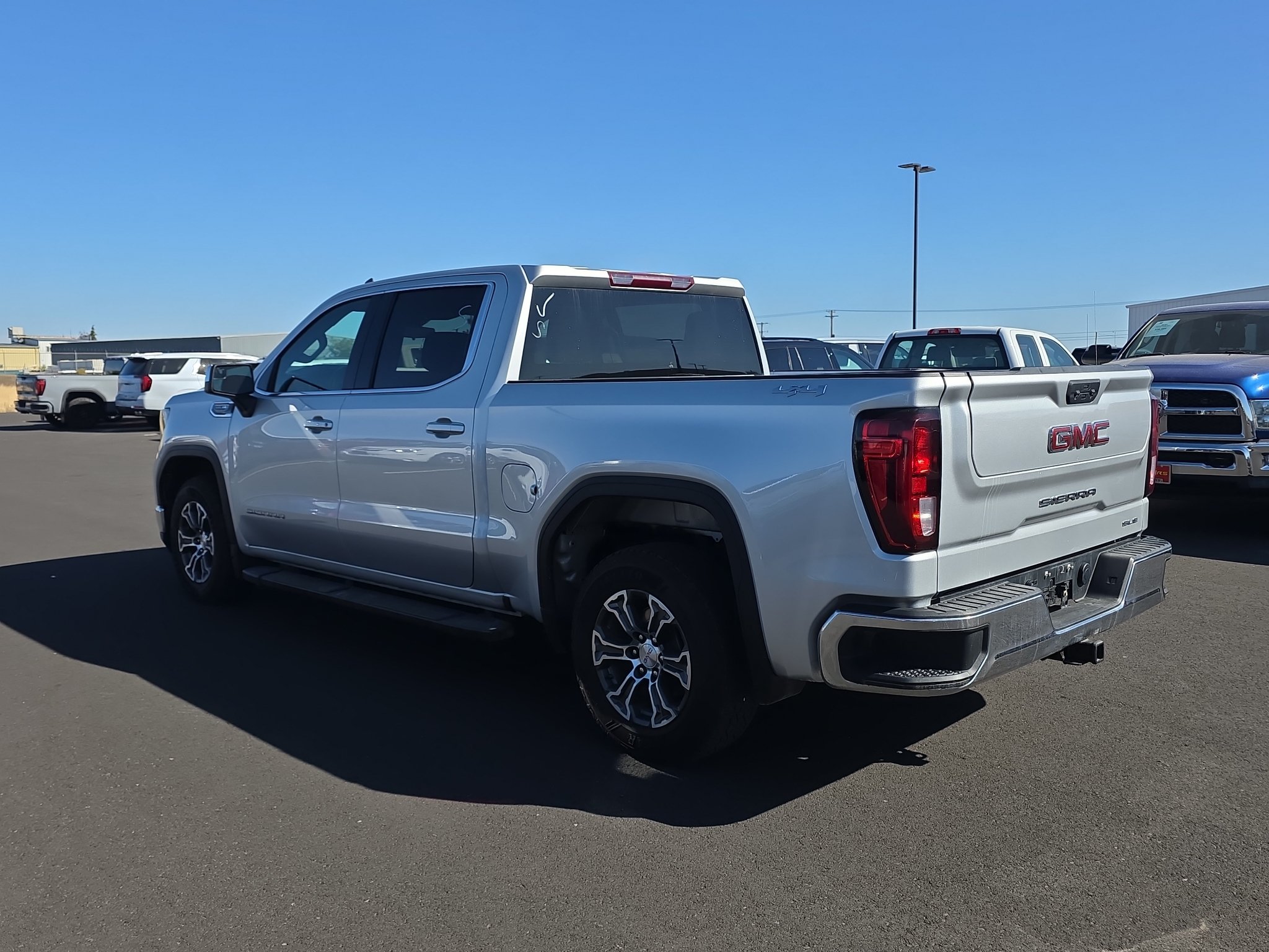 Used 2022 GMC Sierra 1500 SLE AWD/4WD image 6