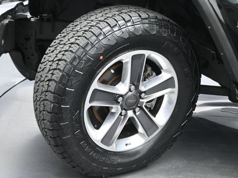 Used 2022 Jeep Wrangler Unlimited Sahara w/ Cold Weather Group AWD/4WD image 18