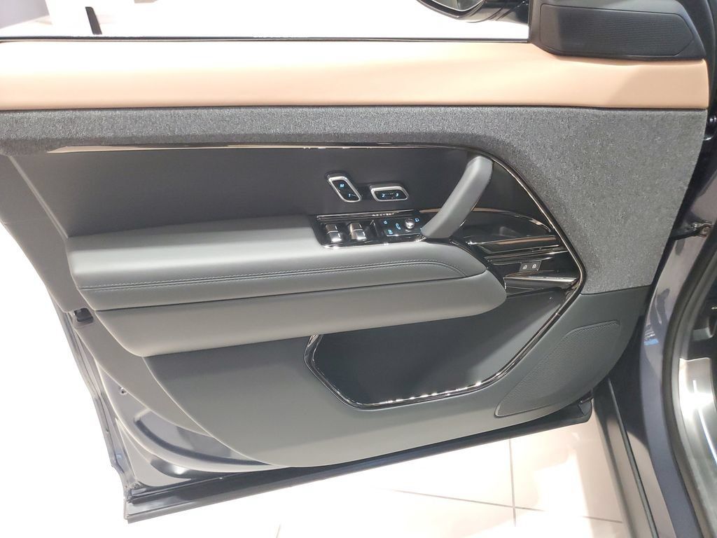 New 2027 Land Rover Range Rover Sport Dynamic SE AWD/4WD image 7
