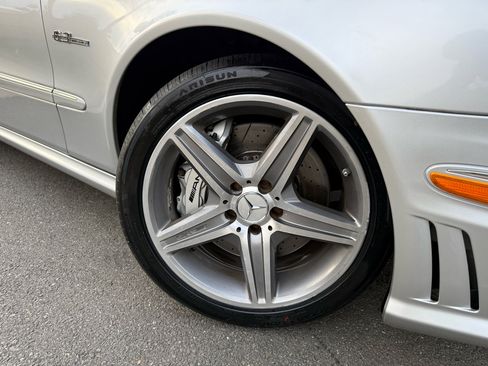 Used 2008 Mercedes-Benz E 63 AMG 4dr Sdn 6.3L AMG RWD image 45