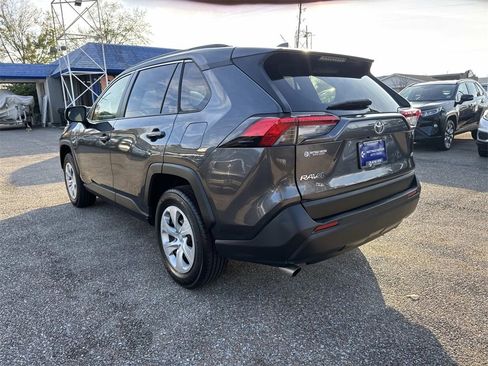 Used 2019 Toyota RAV4 LE image 6