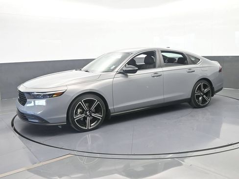Used 2024 Honda Accord Sport image 2