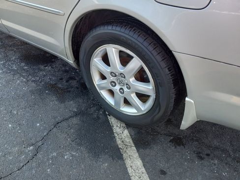 Used 2004 Toyota Avalon XLS image 10