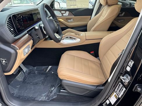 New 2026 Mercedes-Benz GLS 450 4MATIC image 9