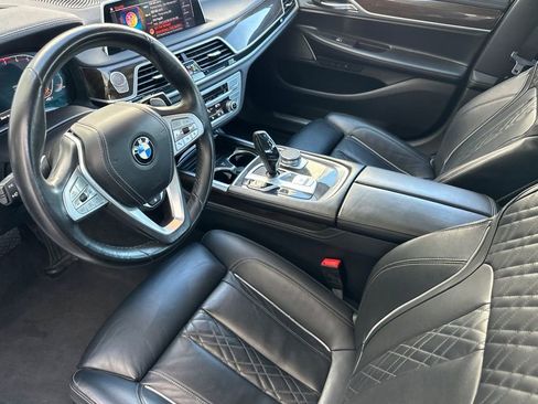 Used 2022 BMW 740i w/ Premium Package RWD image 9