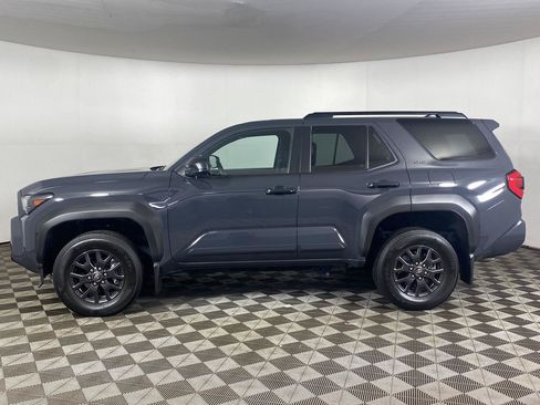 Used 2025 Toyota 4Runner SR5 AWD/4WD image 3
