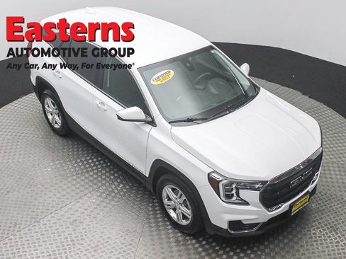 Used 2024 GMC Terrain SLE FWD image 3