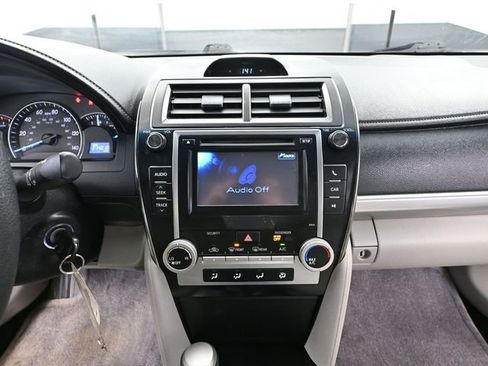 Used 2012 Toyota Camry LE image 28