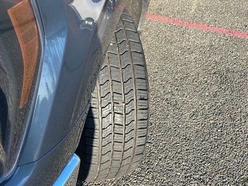 Used 2023 Ford F150 XLT image 3