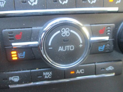 Used 2010 Lincoln MKS AWD image 36