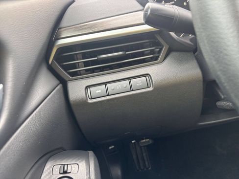 Used 2025 Nissan Altima 2.5 SV FWD image 34