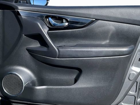 Used 2017 Nissan Rogue Sport SL w/ SL Premium Package FWD image 23