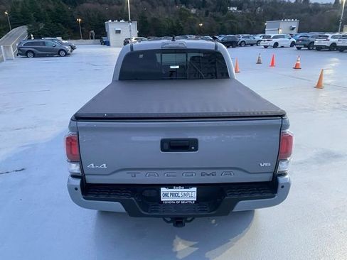 Used 2021 Toyota Tacoma Limited image 8