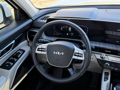 Certified 2025 Kia Telluride EX w/ EX Captain's Chair Package FWD image 13