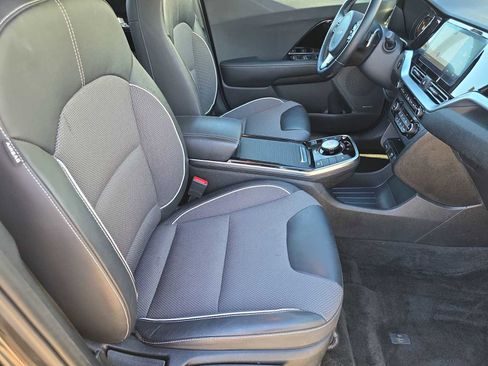 Used 2022 Kia Niro EX image 17