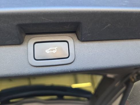 Used 2018 Land Rover Discovery HSE Luxury AWD/4WD image 17