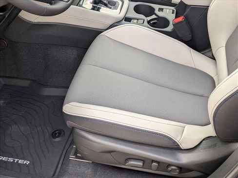 Used 2025 Subaru Forester Limited image 4