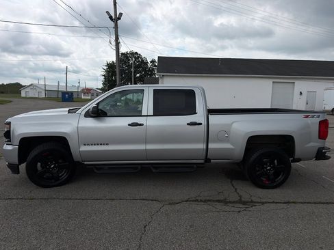 Used 2018 Chevrolet Silverado 1500 LTZ Z71 w/ Redline Edition AWD/4WD image 15