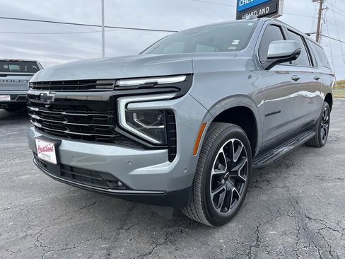 Used 2025 Chevrolet Suburban RST w/ Comfort Package image 1