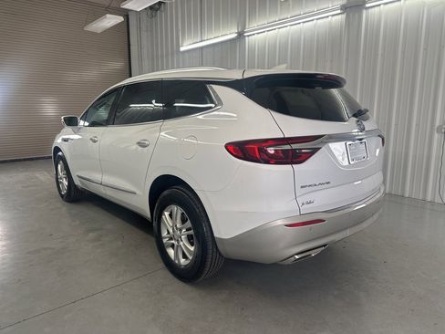 Used 2020 Buick Enclave Essence image 7
