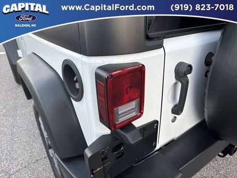 Used 2018 Jeep Wrangler Rubicon w/ Power Convenience Group image 15
