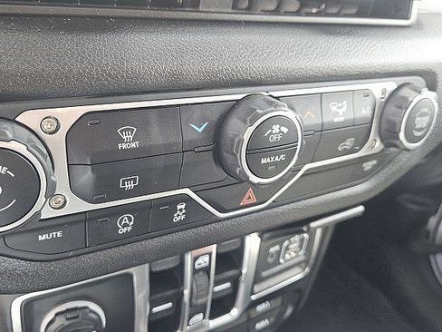 Used 2025 Jeep Wrangler Unlimited Sport AWD/4WD image 13