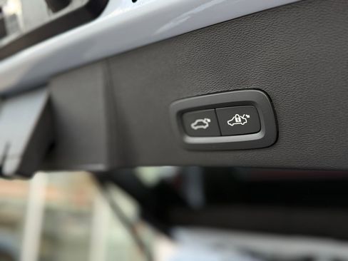 Used 2025 Volvo XC40 B5 Plus w/ Protection Package Premier image 36